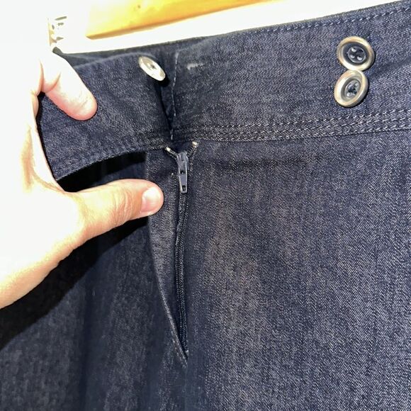 DB 16 Dark Blue Wash Three Button Side Hem Two Button Waist Capri Jeans - Picture 6 of 14